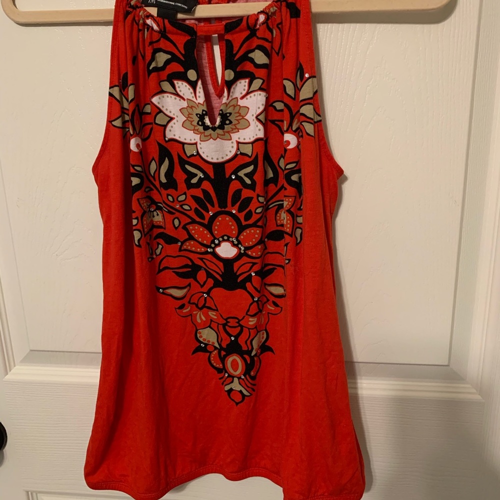 International Concepts keyhole tank red